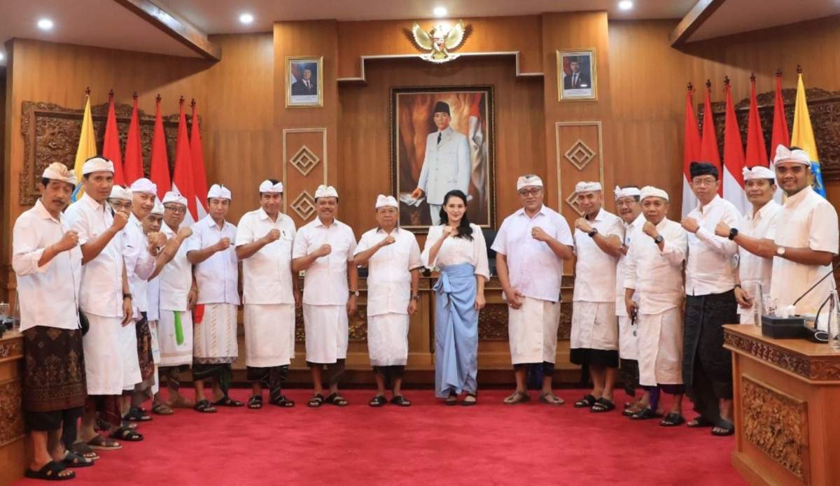Gubernur Koster Kenalkan Kearifan Lokal ke Gubernur Malut Gubernur Koster Kenalkan Kearifan Lokal ke Gubernur Malut