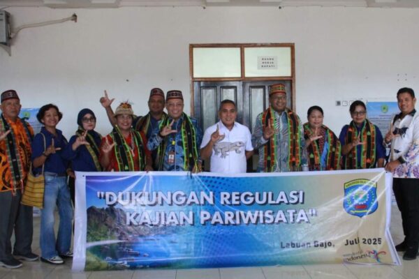 Pemkab Raja Ampat Studi Tiru Pariwisata di Labuan Bajo Pemkab Raja Ampat Studi Tiru Pariwisata di Labuan Bajo