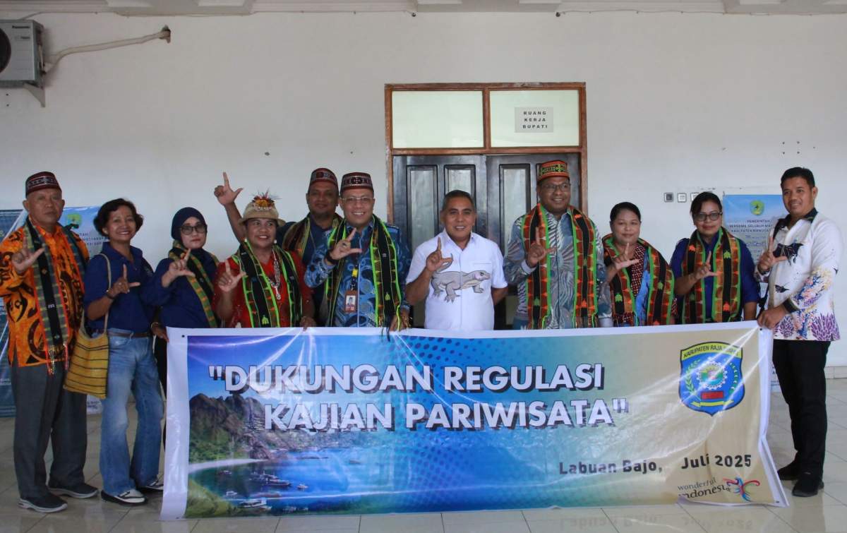 Pemkab Raja Ampat Studi Tiru Pariwisata di Labuan Bajo Pemkab Raja Ampat Studi Tiru Pariwisata di Labuan Bajo